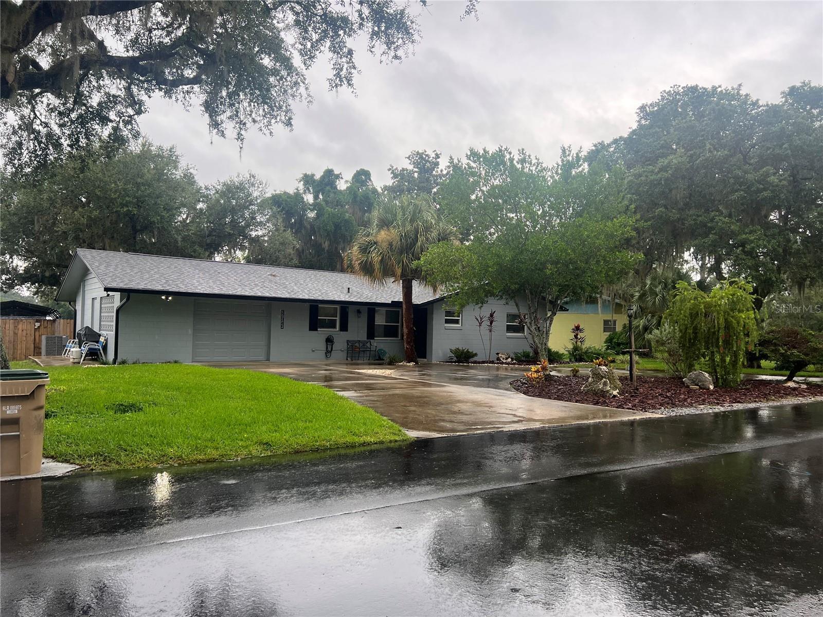 Property Photo:  37345 Oak Lane  FL 32784 