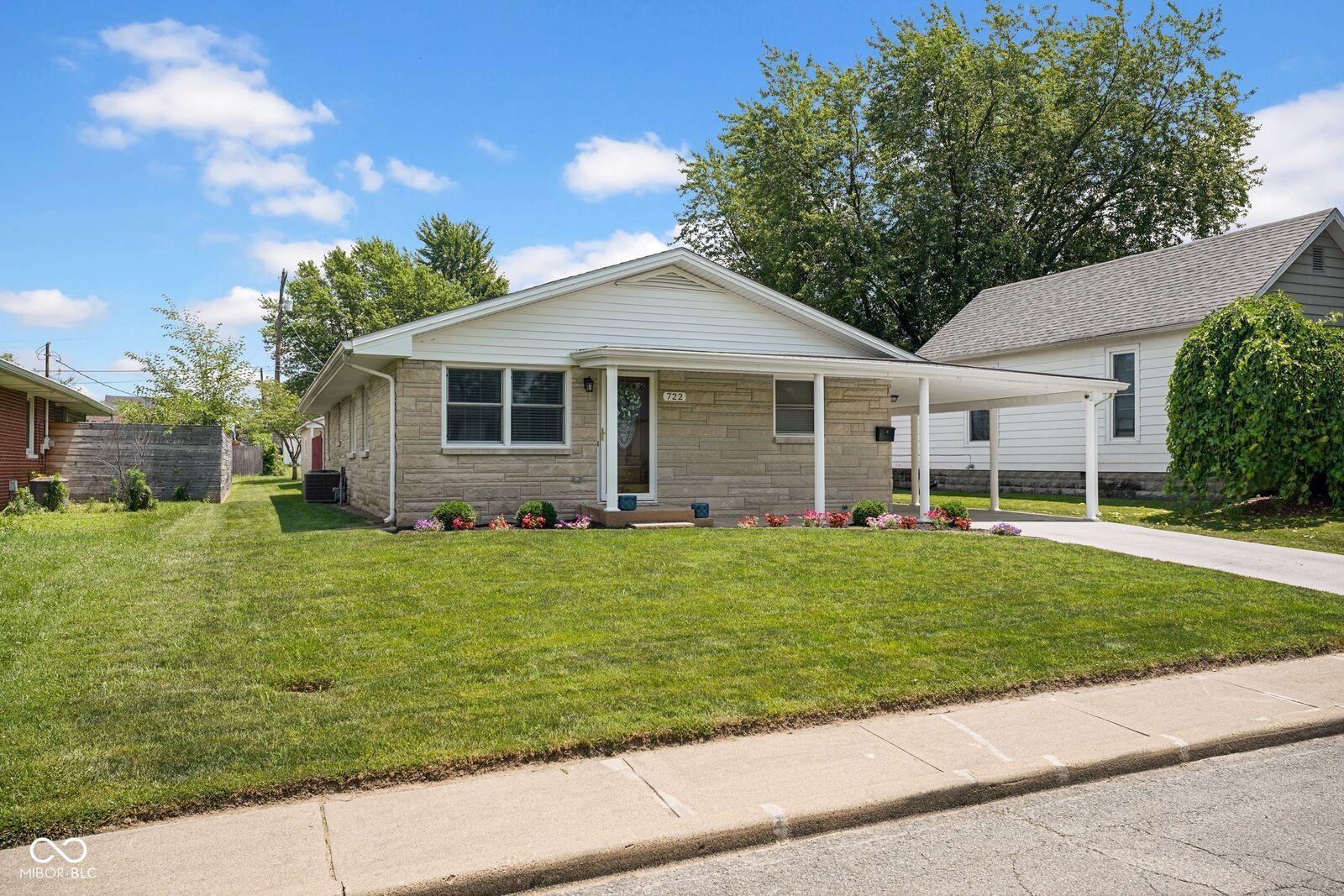 Property Photo:  722 N Walnut Street  IN 47274 