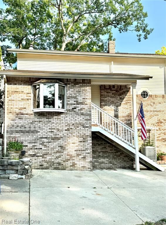 423 Shady Oaks Street  Lake Orion MI 48362 2569 photo