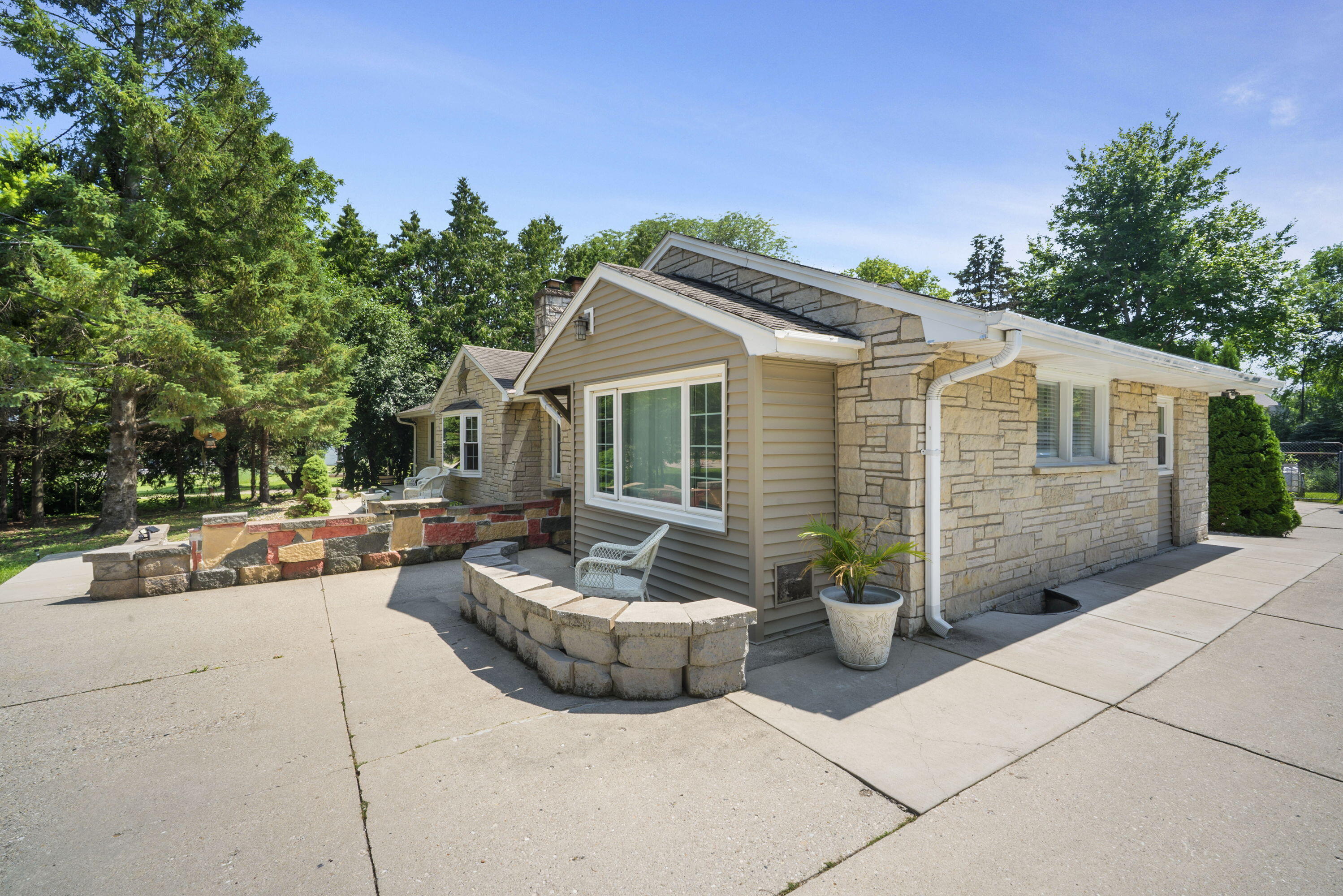 Property Photo:  10943 W Appleton Ave  WI 53225 