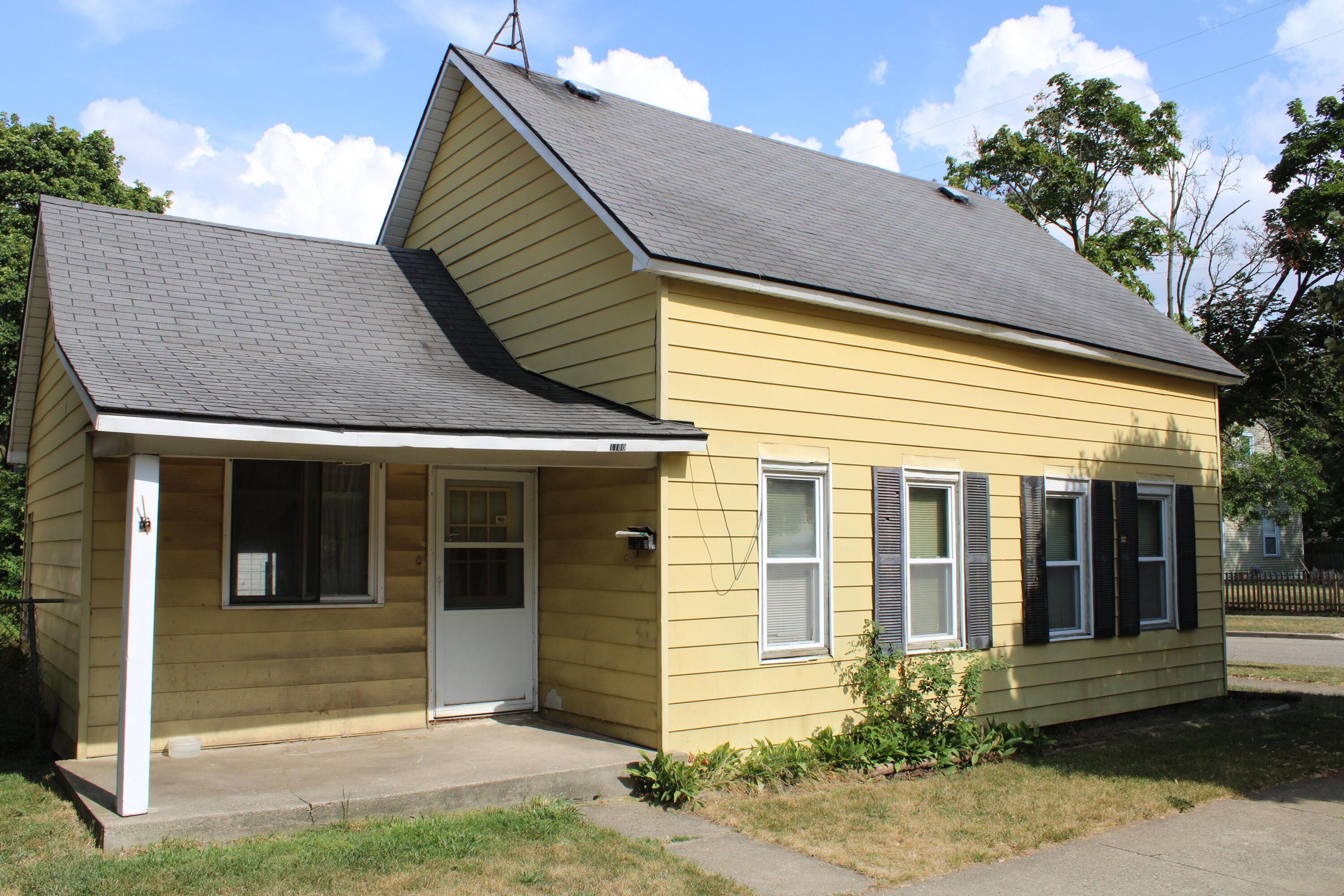 Property Photo: 1100 McReynolds Avenue NW MI 49504