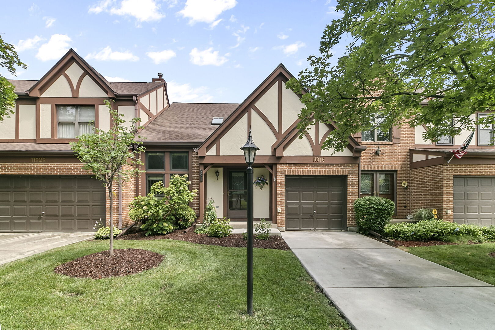 Property Photo:  11016 Eaton Court  IL 60154 