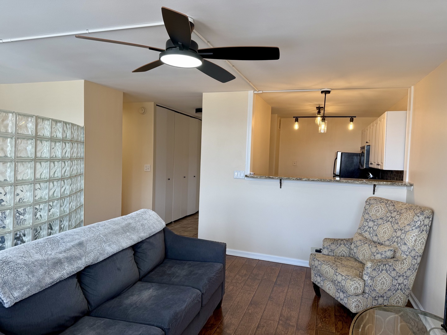 Property Photo: 655 W Irving Park Road 905 IL 60613
