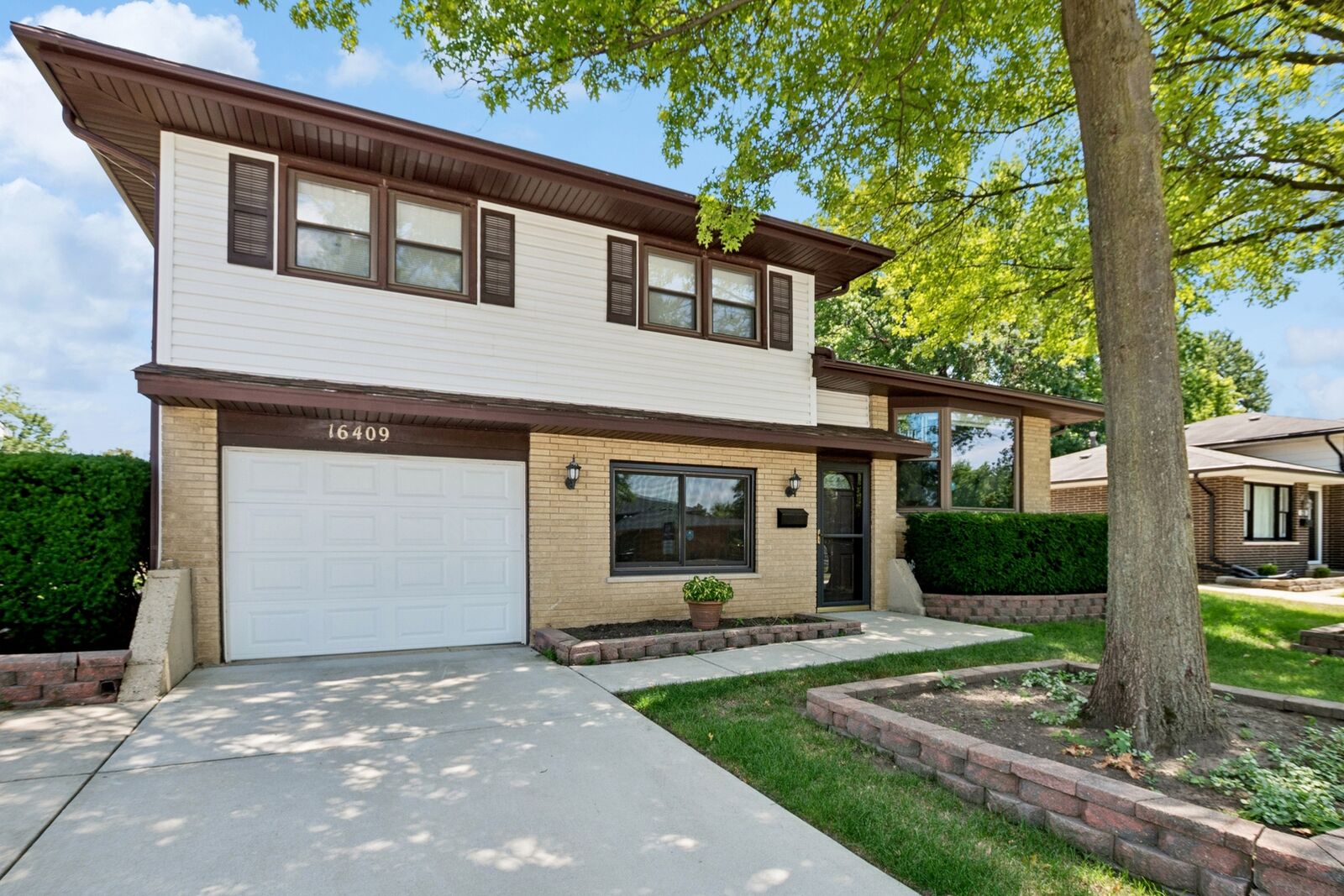 Property Photo: 16409 64th Court IL 60477