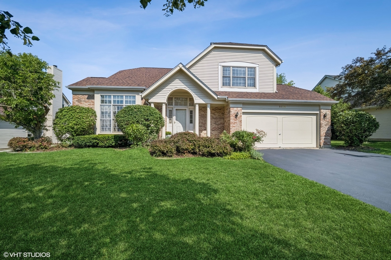 Property Photo: 1139 Oxford Lane IL 60047