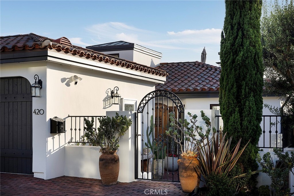 Property Photo:  420 De Sola Terrace  CA 92625 