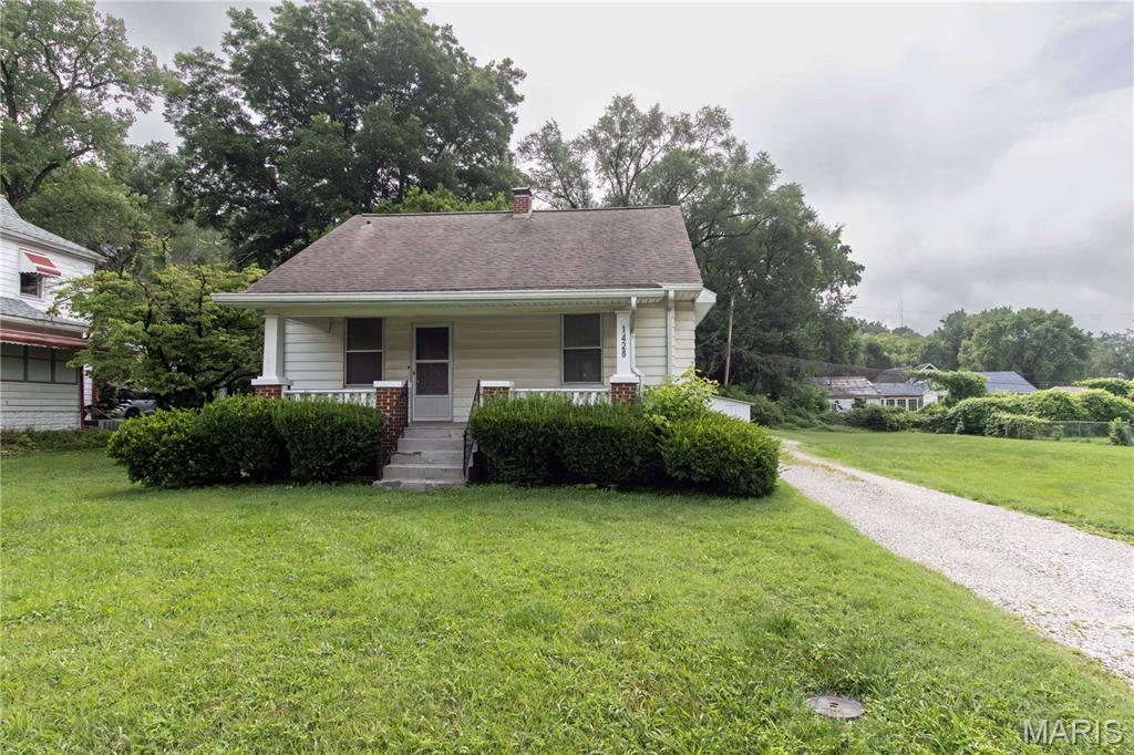 Property Photo: 1428 First Avenue IL 62208