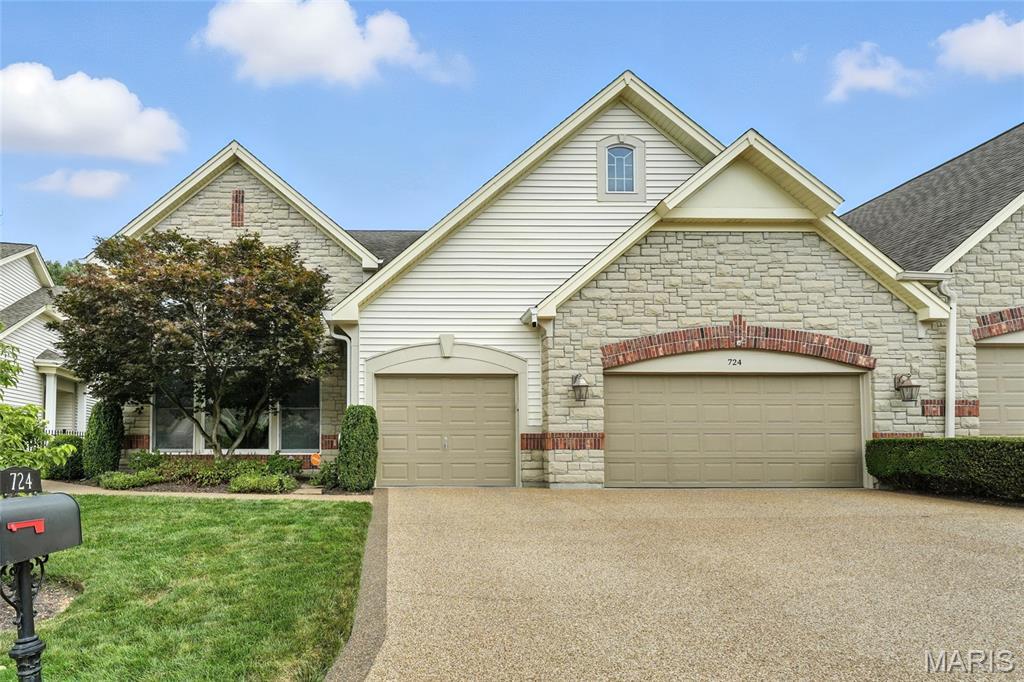 Property Photo: 724 Stonebluff Court MO 63005