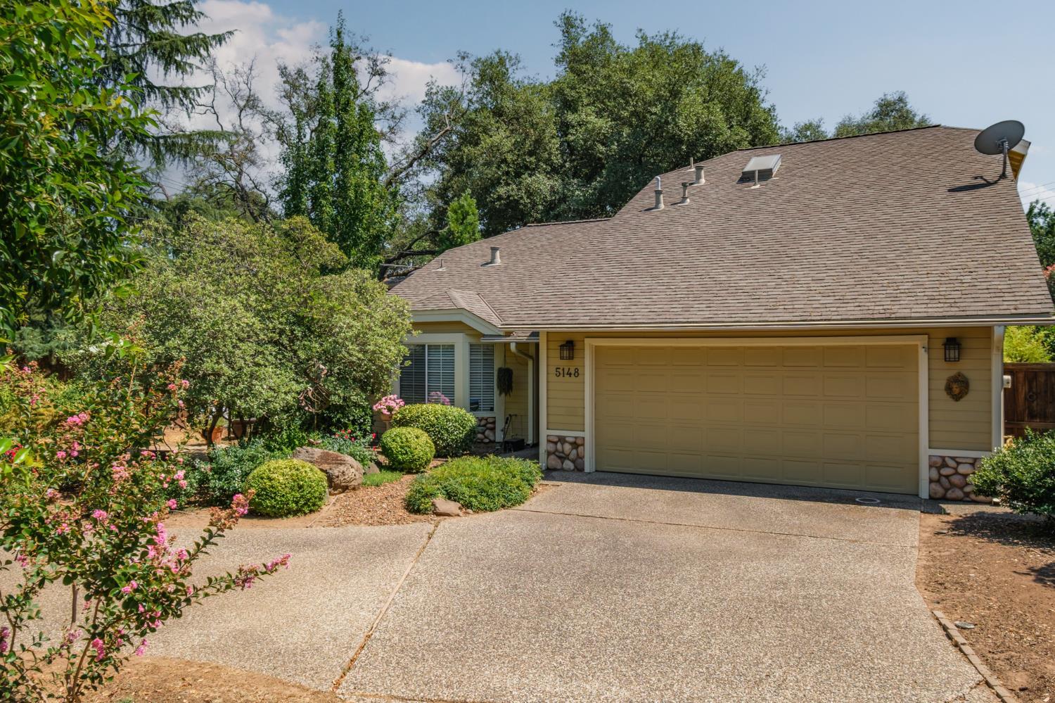 Property Photo: 5148 Walnut Place Lane CA 95608