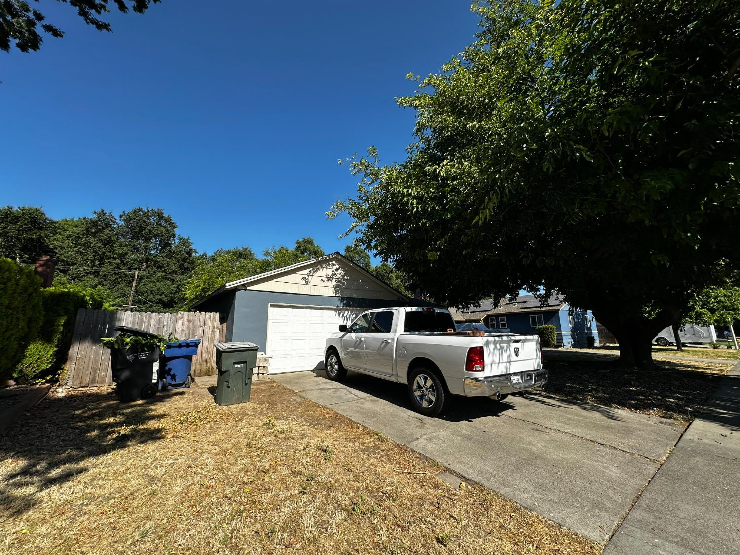 Property Photo: 6748 Golf View Drive CA 95822