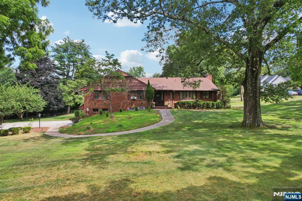 Property Photo:  775 Colonial Road  NJ 07417 