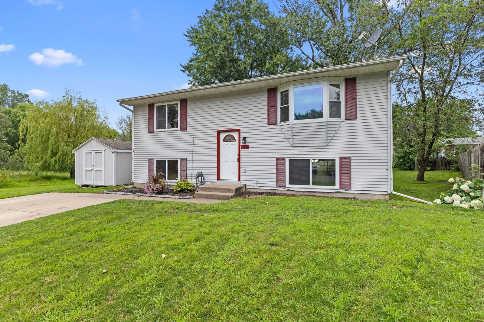 Property Photo: 825 10th Avenue SW MN 55025