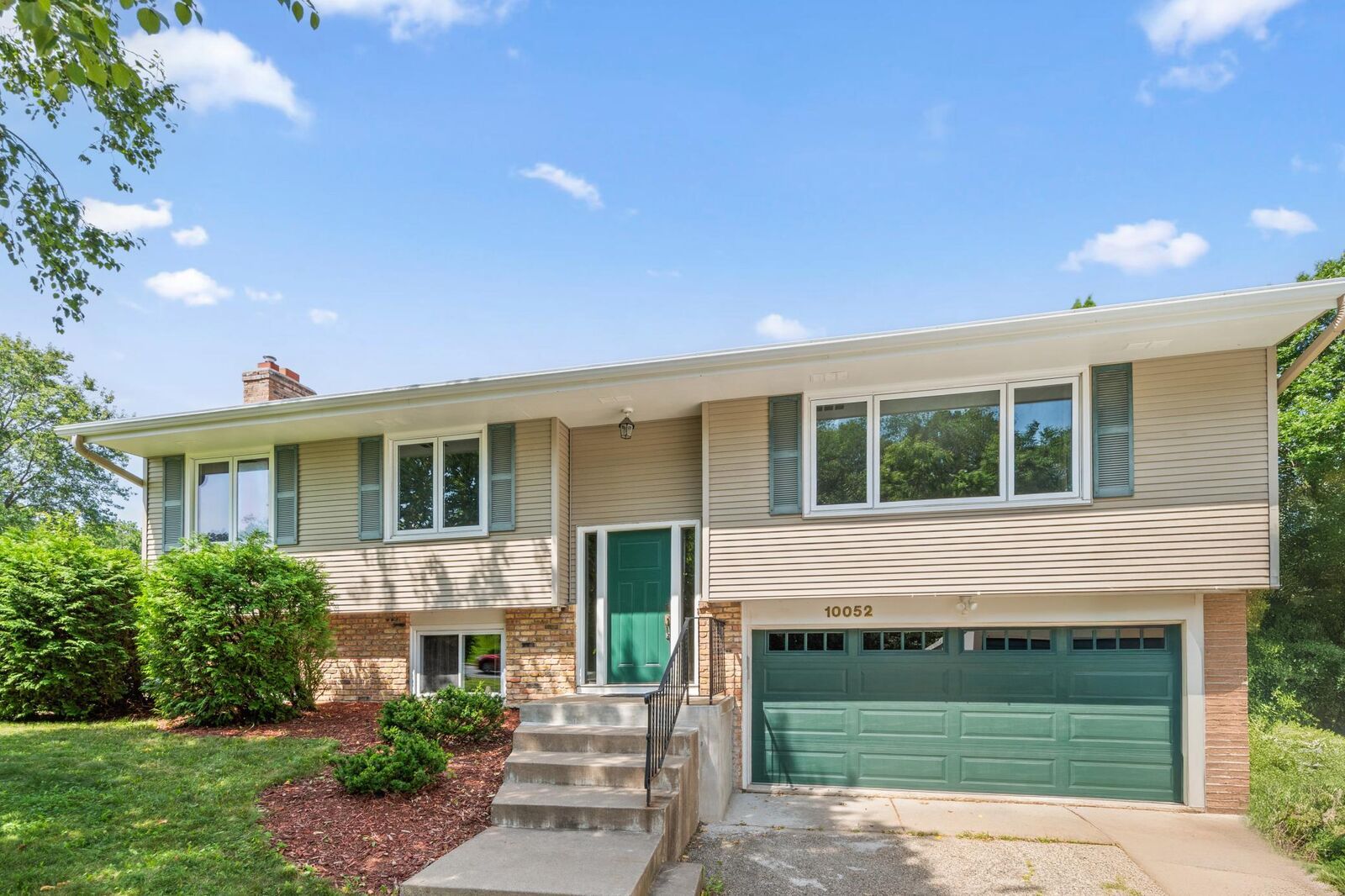 Property Photo:  10052 Nesbitt Avenue S  MN 55437 