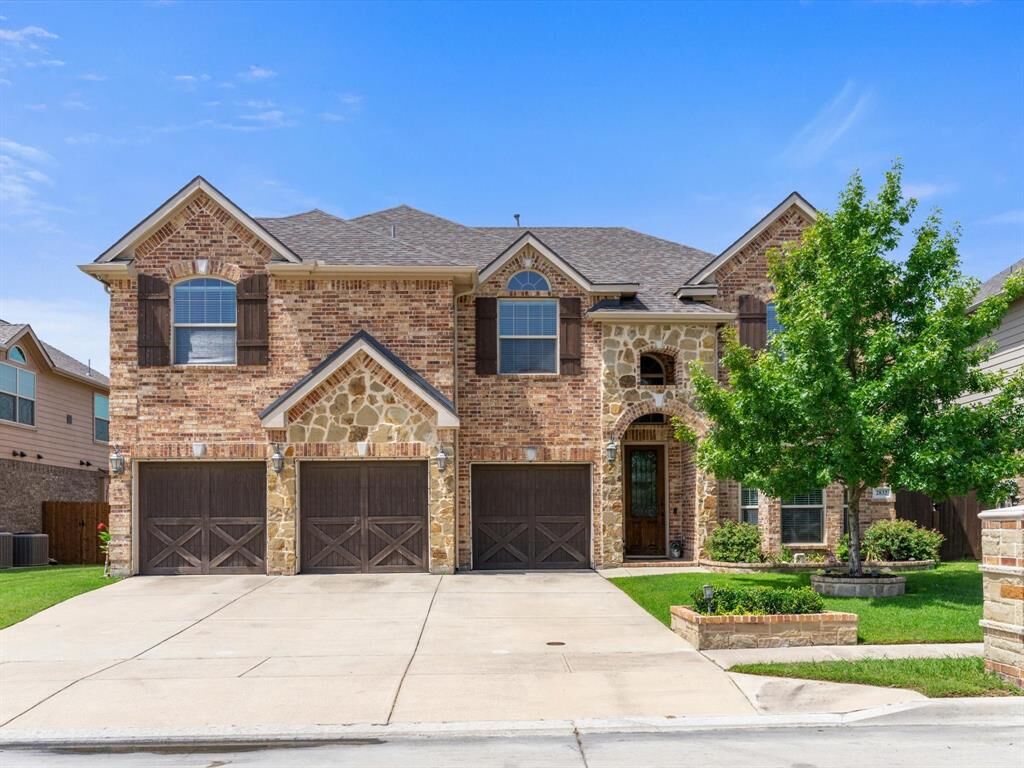 Property Photo: 2832 Stackhouse Street TX 76244