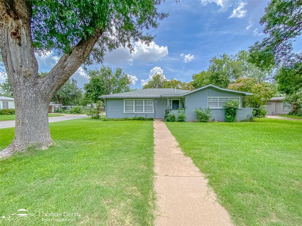 Property Photo: 1201 Albany Street TX 79605