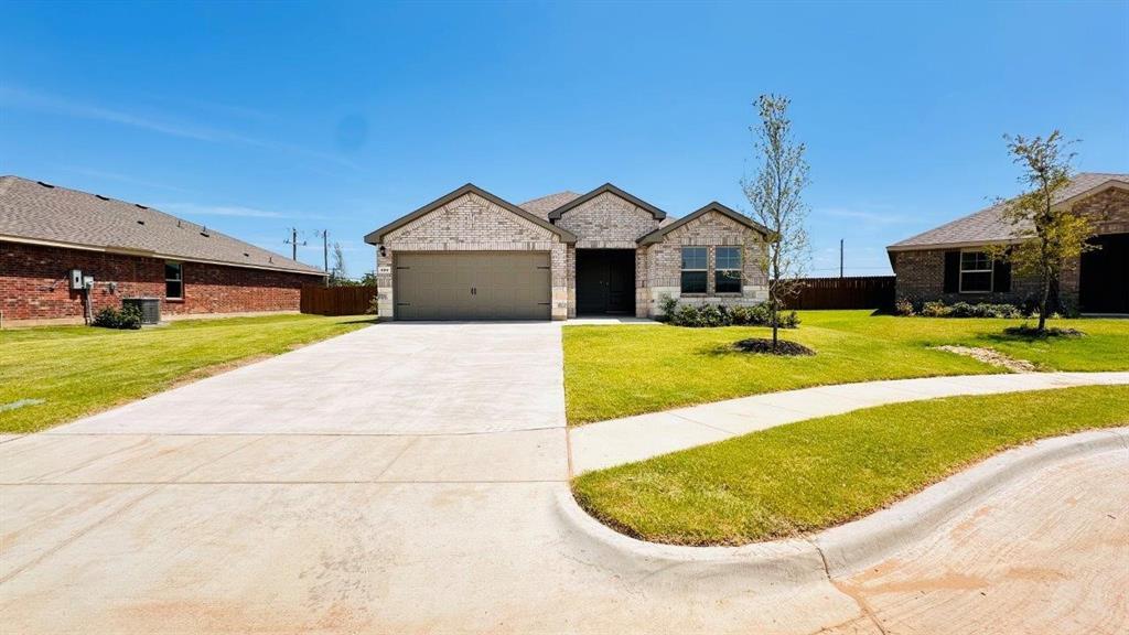 Property Photo: 404 Marsh Street TX 76033