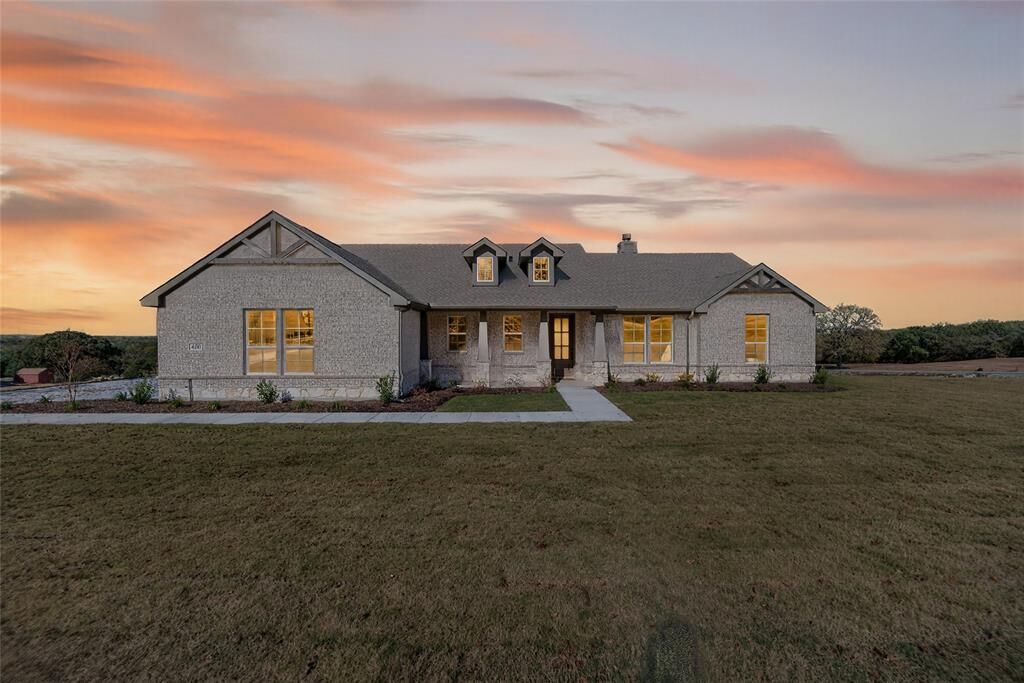 Property Photo: 400 Hayden Faith Court TX 76082