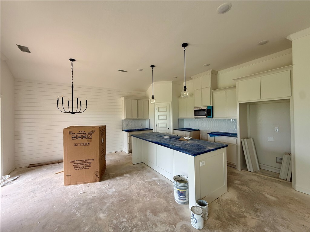 Property Photo:  1809 Edwards Street  AR 72751 