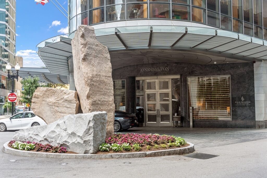 Property Photo:  1 Dalton St 2706  MA 02199