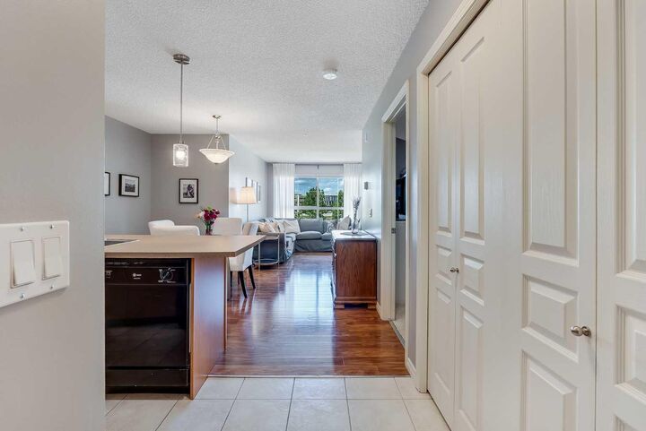 Property Photo:  5115 Richard Road SW 308  AB T3E 7M7 