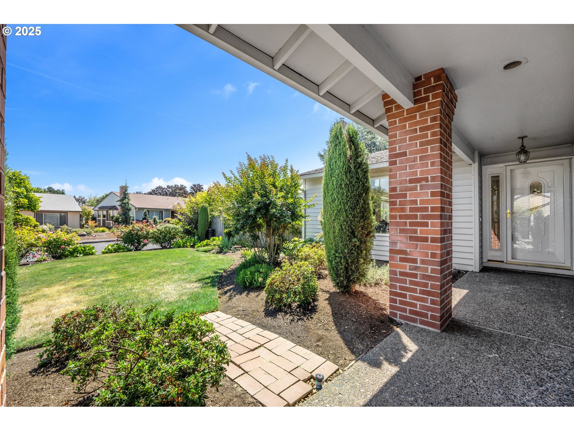 Property Photo: 14868 NE Thompson Ct OR 97230