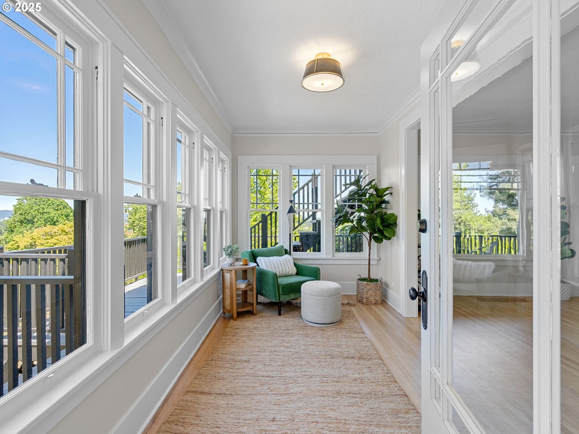 Property Photo: 6557 SE Thorburn St OR 97215