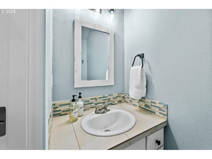 Property Photo: 105 Lawton Rd OR 97045