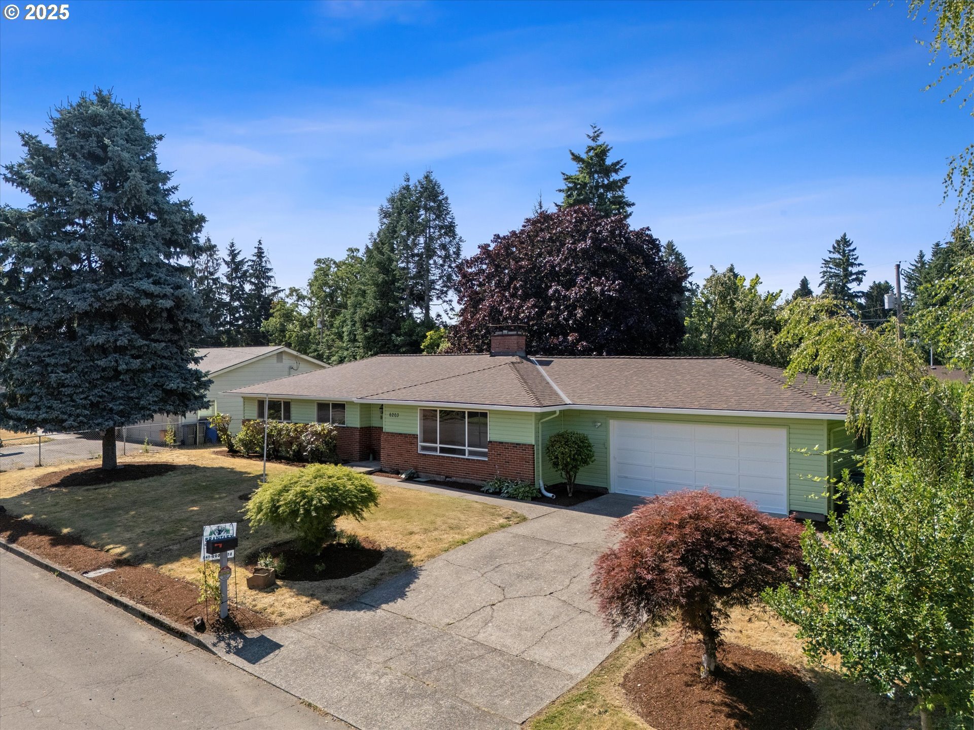Property Photo: 6203 Idaho St WA 98661
