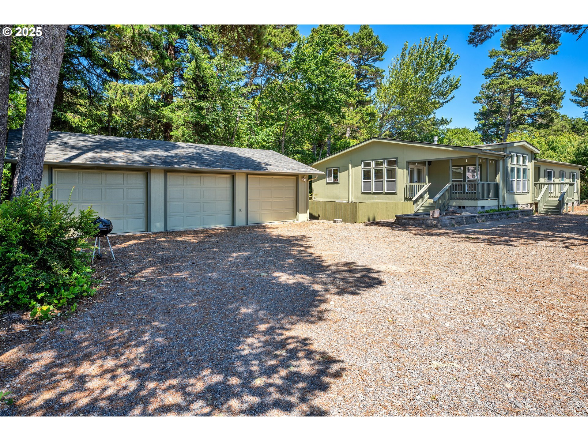 Property Photo: 4739 N Jetty Rd OR 97439
