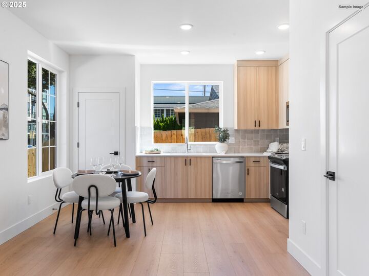 Property Photo: 1662 SE Umatilla St 4 OR 97202