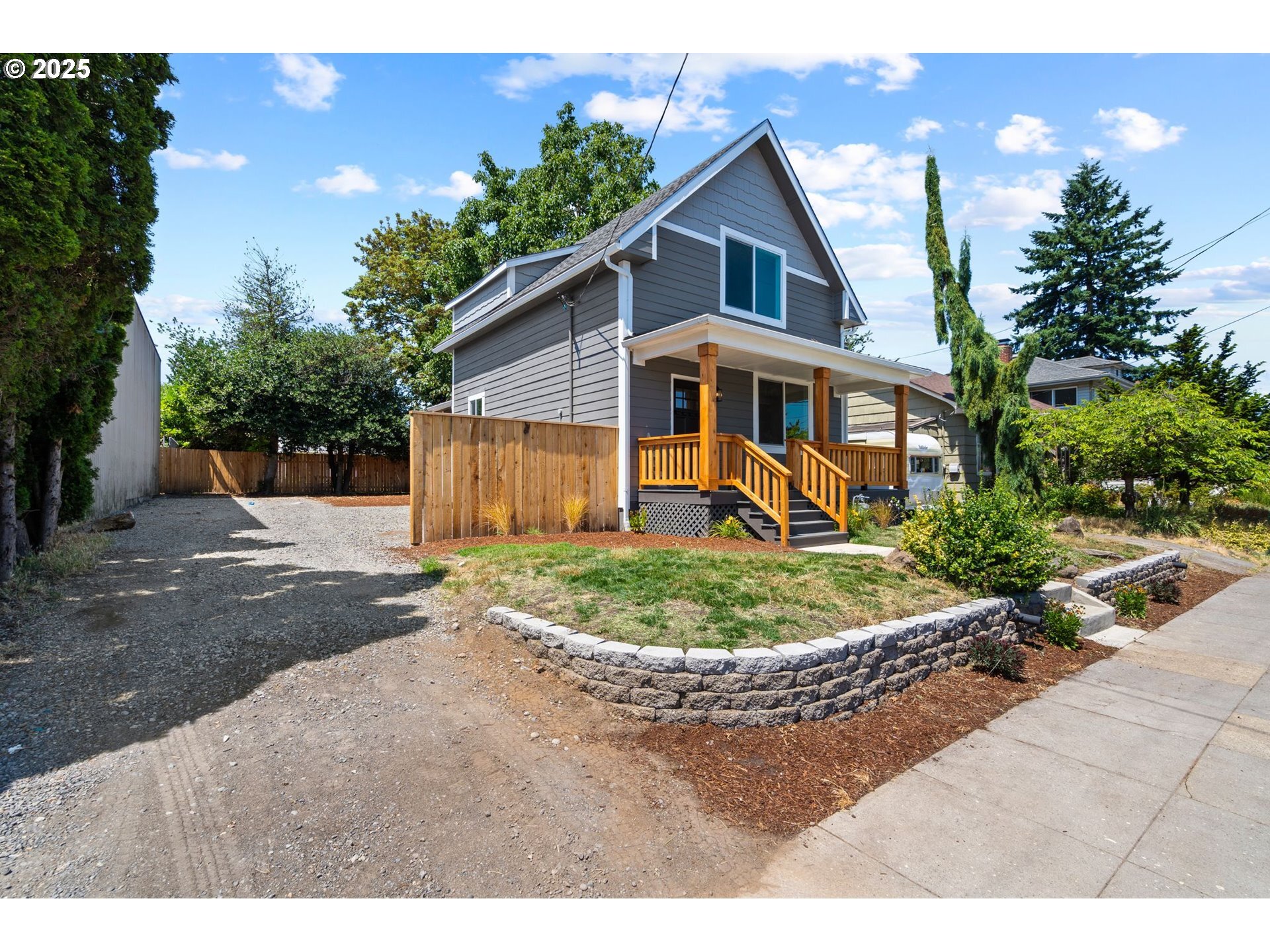 Property Photo:  15 NE 80th Ave  OR 97213 