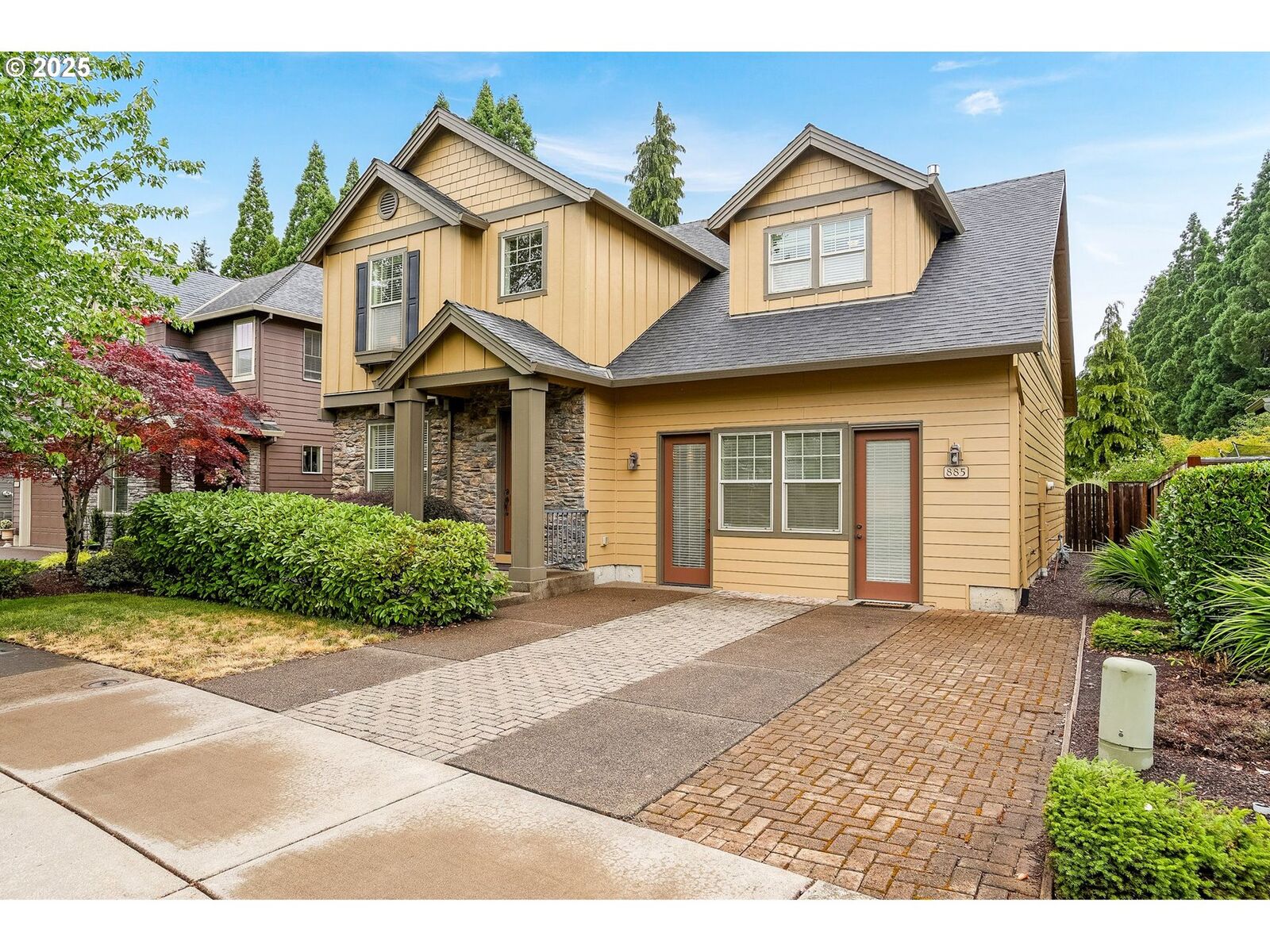 Property Photo: 885 North Pointe Dr OR 97321