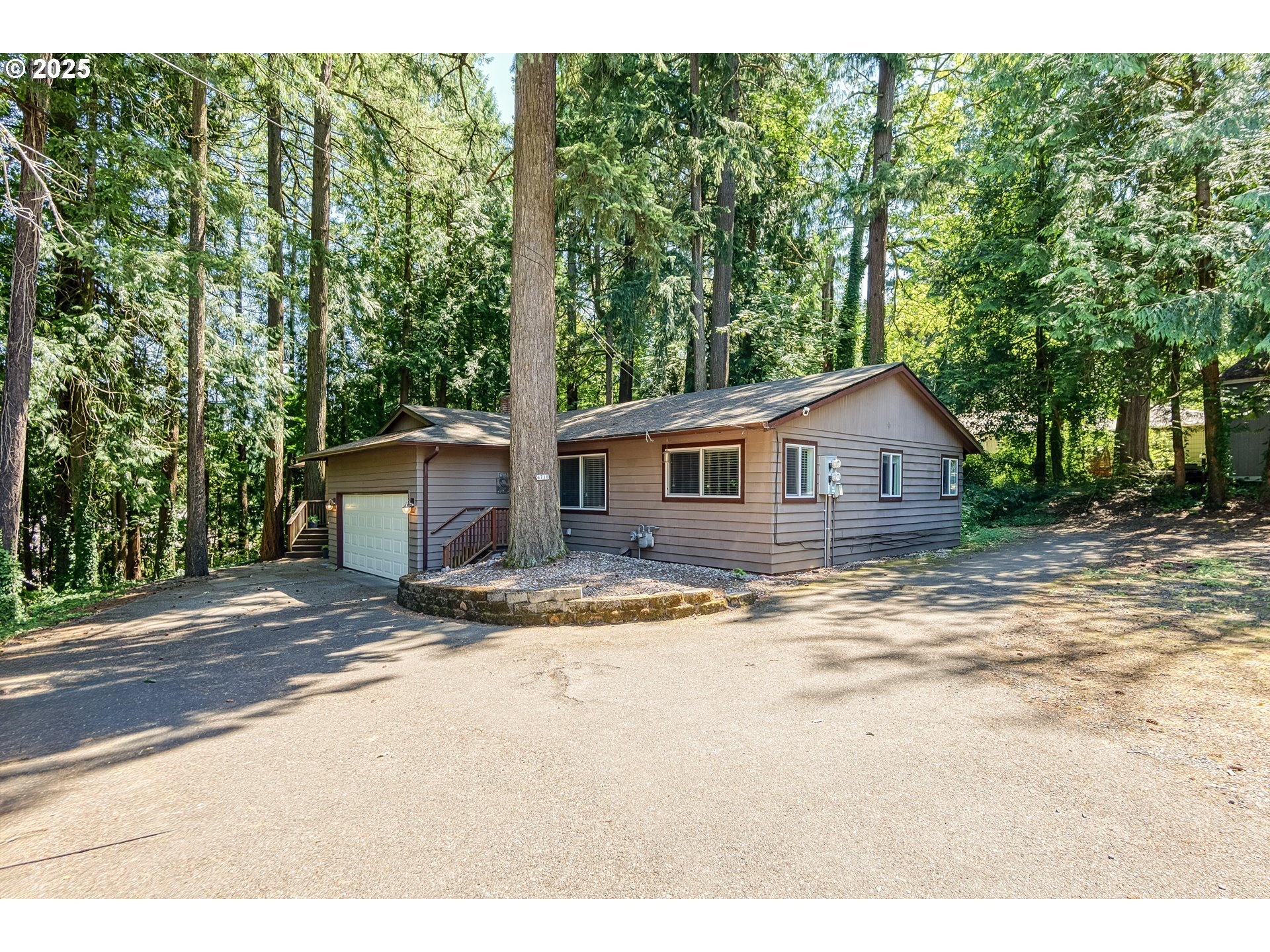 Property Photo:  4718 SW Miles Ct  OR 97219 