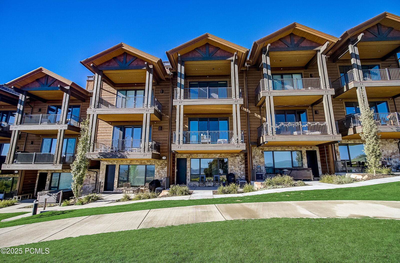 Property Photo: 4285 Willow Draw Drive Unit 703 UT 84098