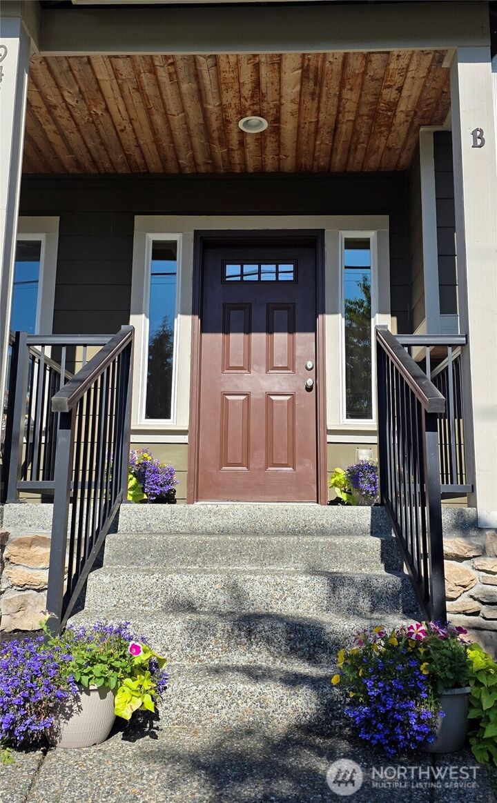 Property Photo: 9411 18th Avenue W B WA 98204