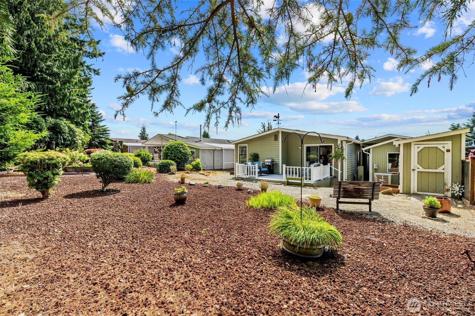 Property Photo: 1427 100th Street SW 27 WA 98204