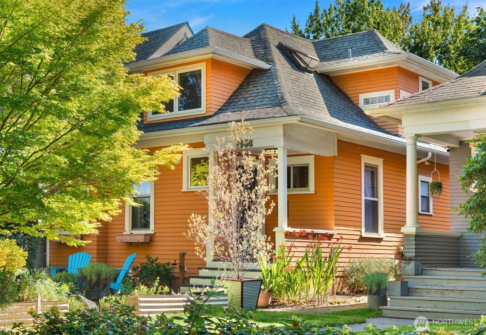Property Photo: 2144 8th Avenue W WA 98119