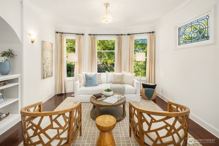 Property Photo:  1915 E John Street  WA 98112 