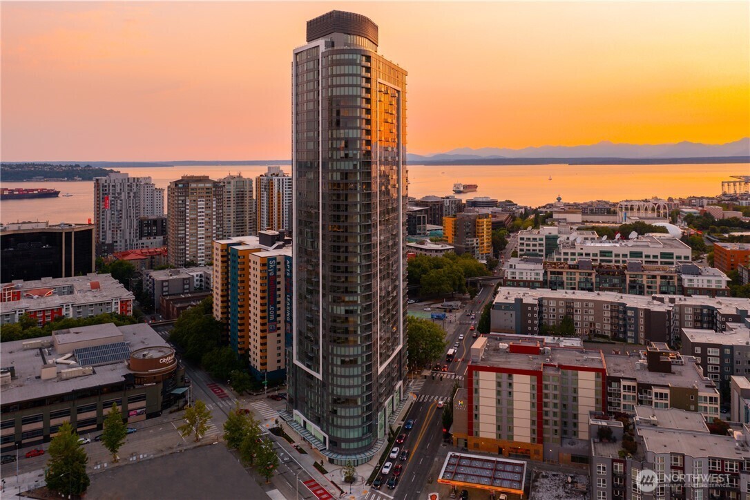 Property Photo: 2510 6th Avenue 3506 WA 98121
