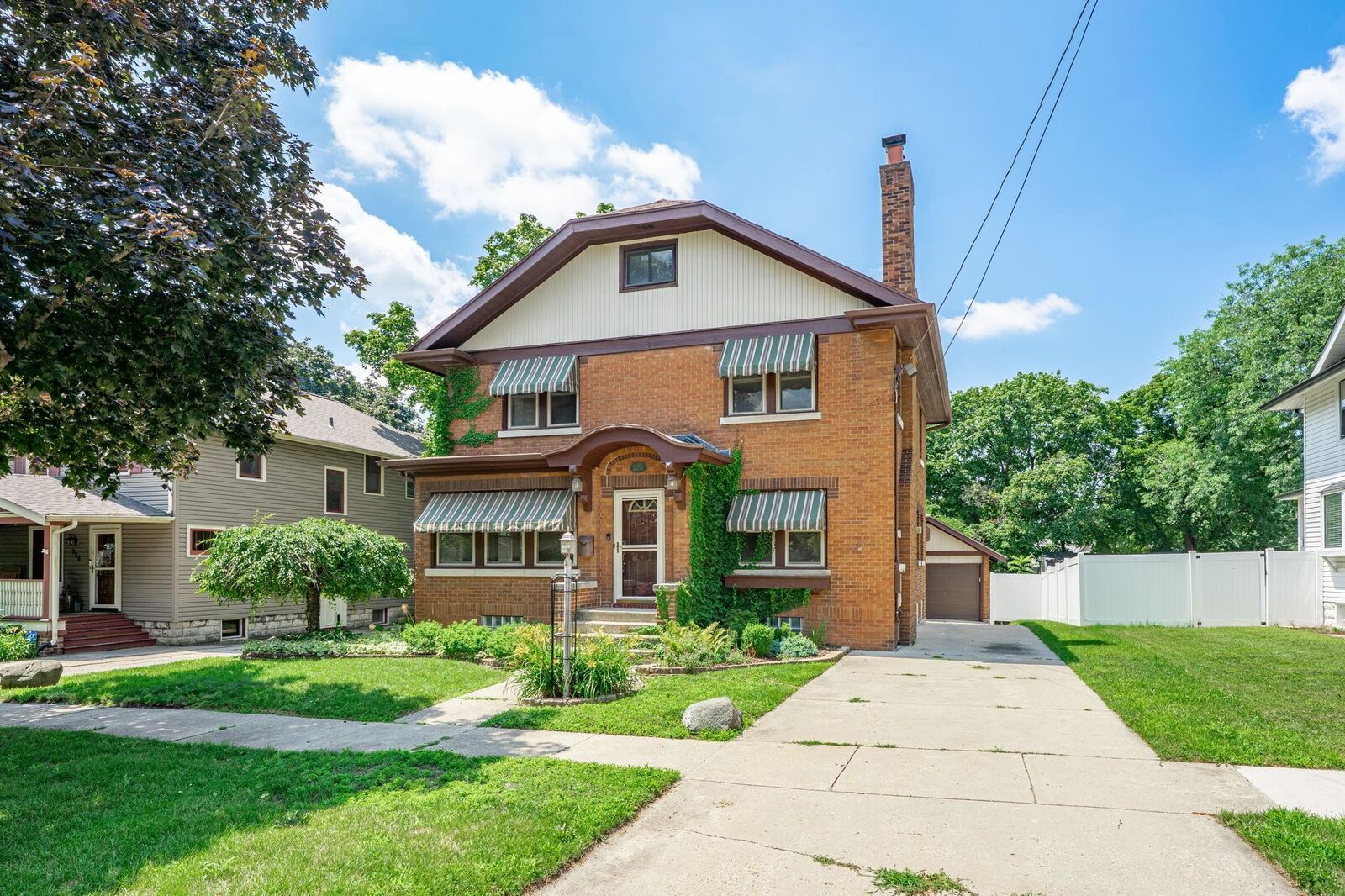 Property Photo: 228 N London Avenue IL 61107