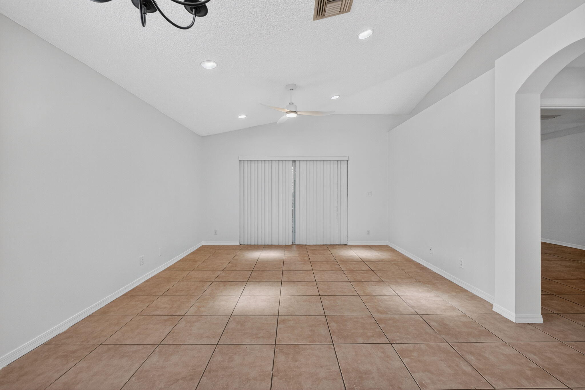 Property Photo: 5020 N La Sedona Circle FL 33484