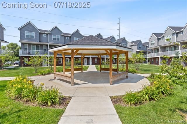 Property Photo: 3989 Trailwaycommons Circle MI 48326