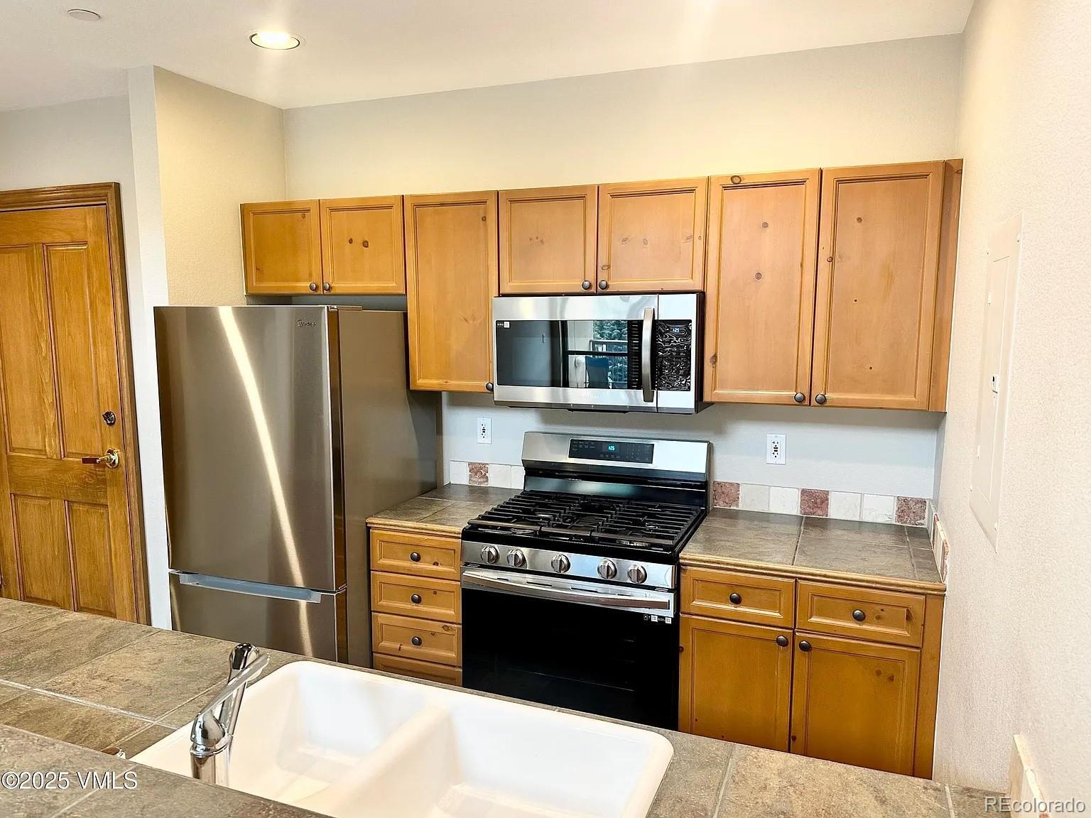 Property Photo:  240 Chapel Place 309  CO 81620 