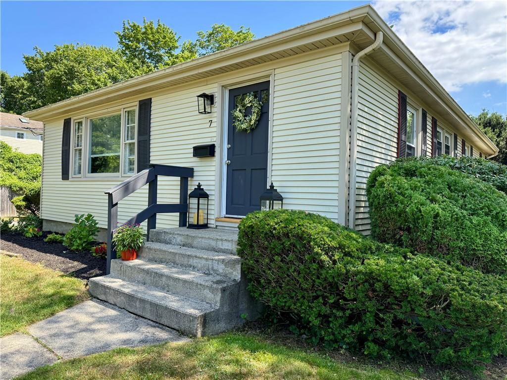 7 Wallis Avenue  Barrington RI 02806 photo