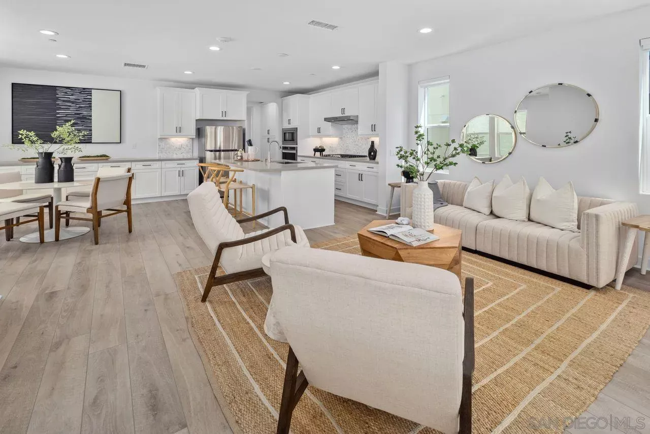 Property Photo: 11050 Solstice CA 92126