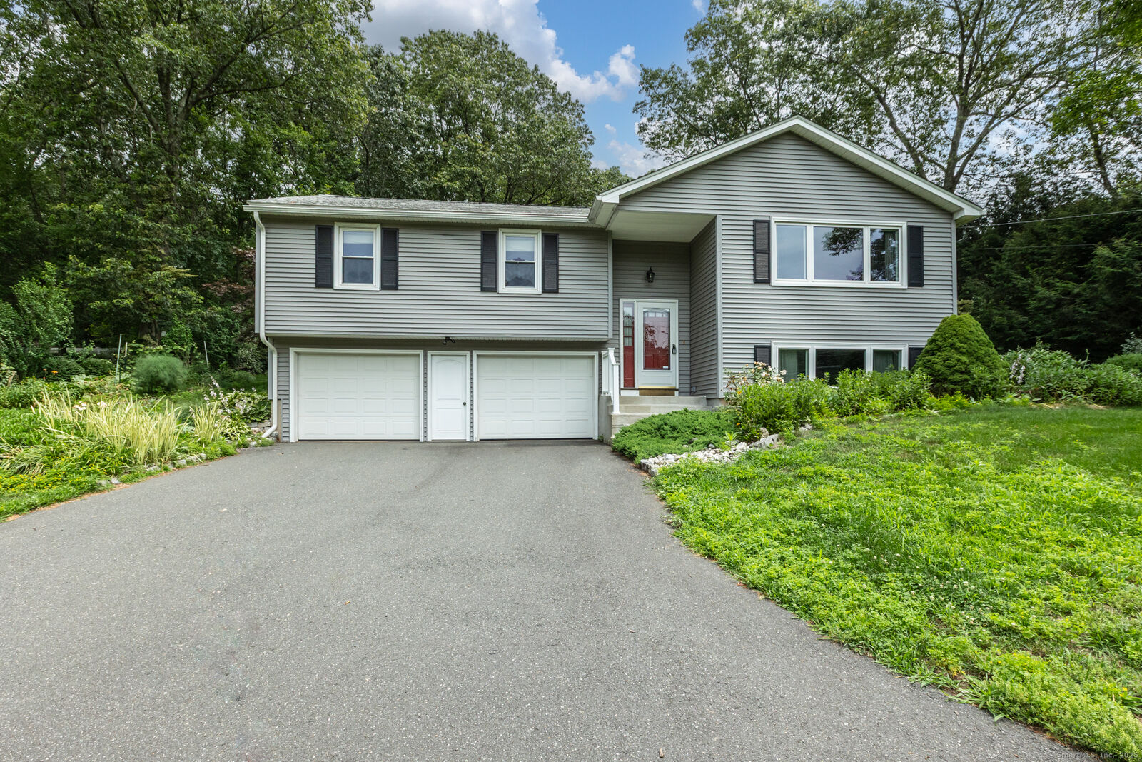 Property Photo:  23 Arnold Drive  CT 06084 