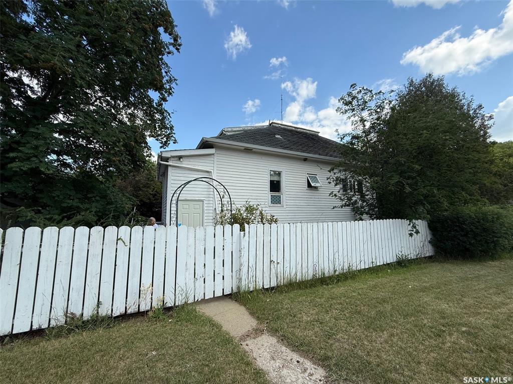 1401 107th Street  North Battleford SK S9A 1Z8 photo