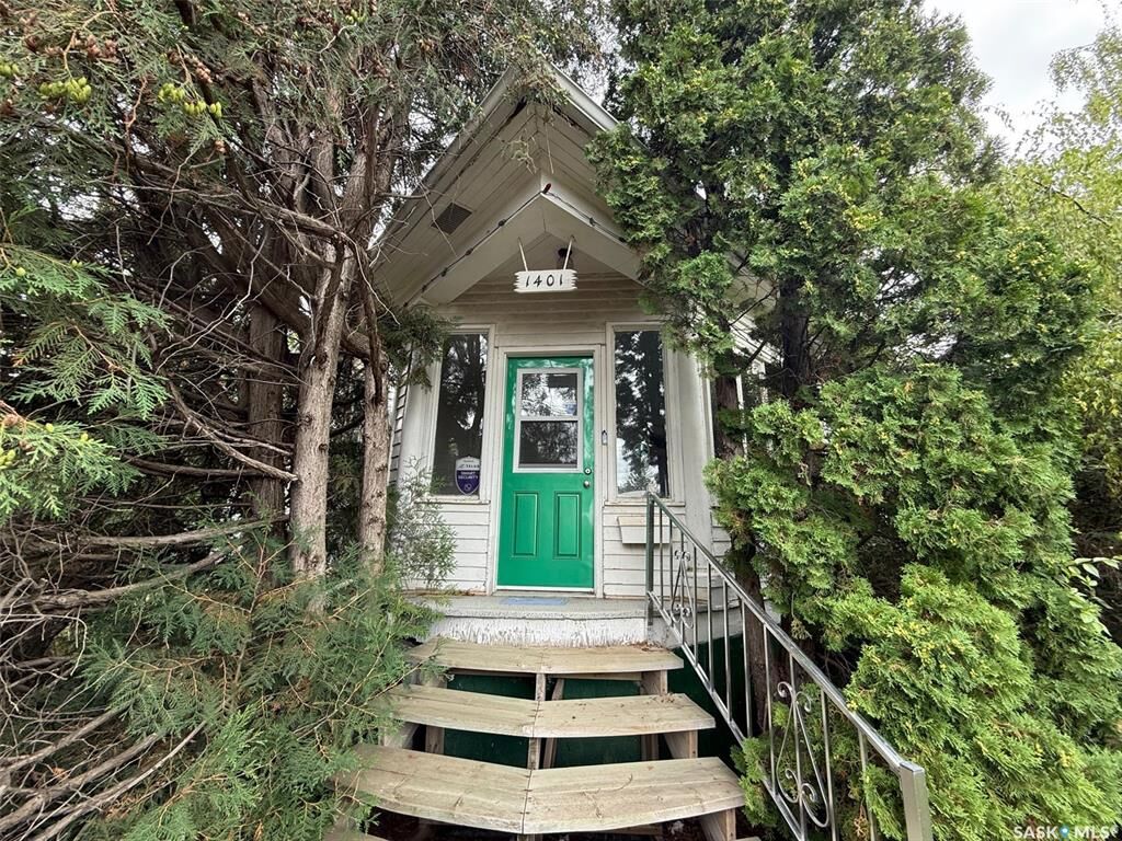 Property Photo:  1401 107th Street  SK S9A 1Z8 