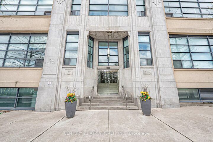 Photo de la propriété: 1001 Roselawn Avenue 318 ON M6B 4M4