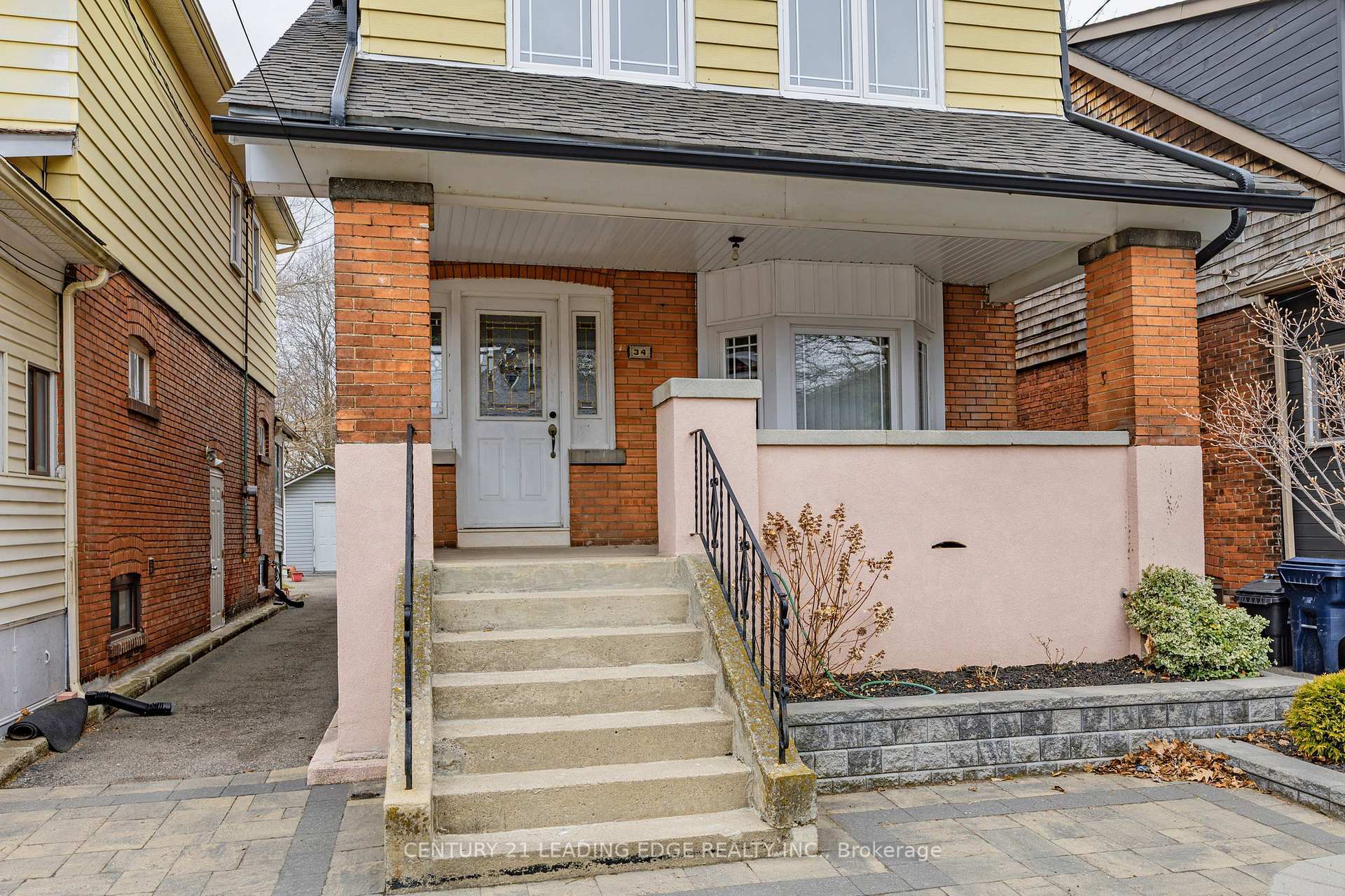 Property Photo:  34 Chisholm Avenue  ON M4C 4V2 